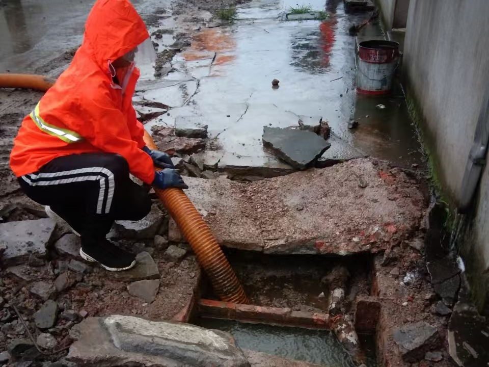 巢湖专业清理污水池 炜誉市政以规范流程守护城市 “肠道”